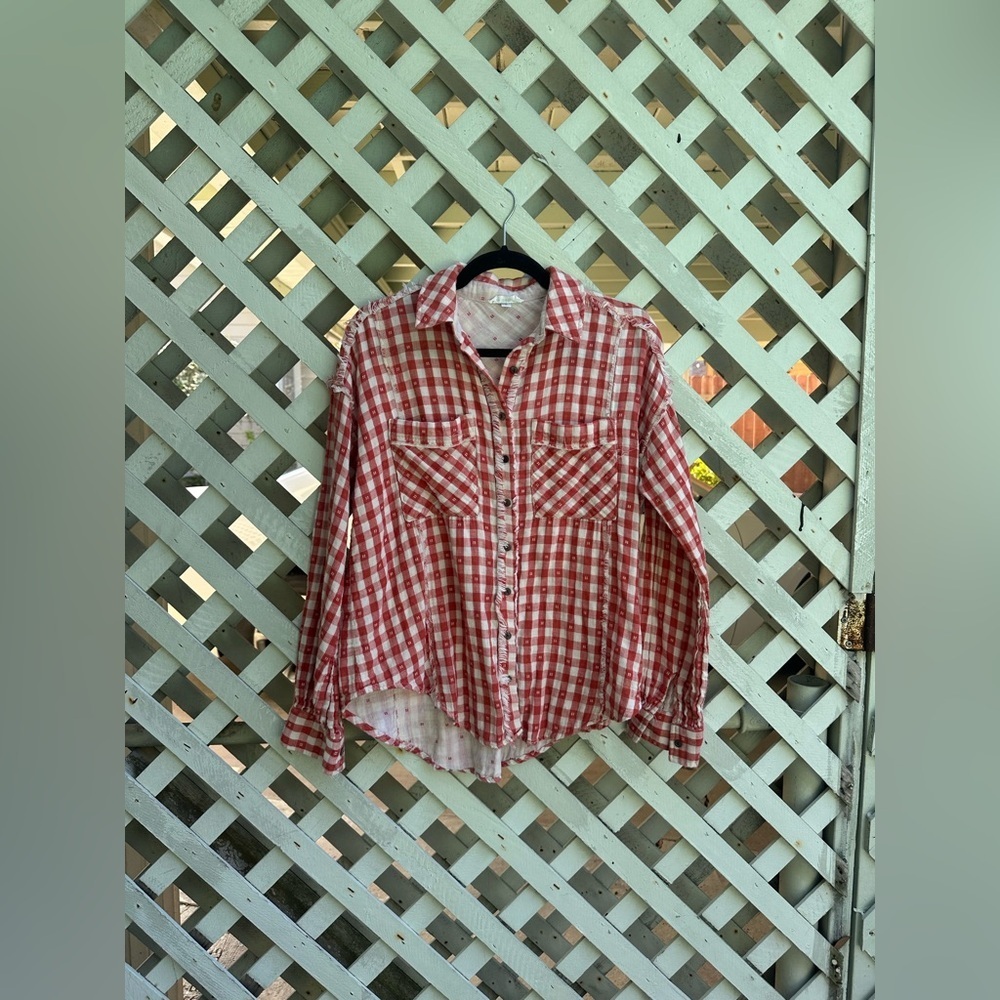 ❤️In loom gingham button down top - Picture 1 of 2
